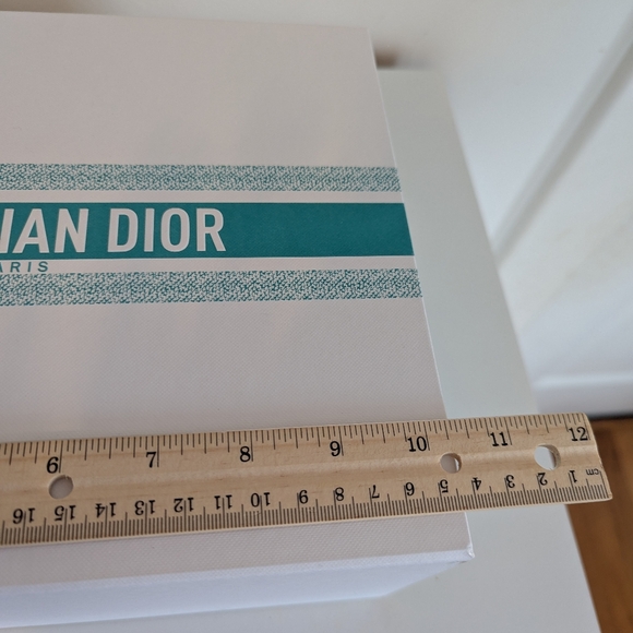 Christian Dior gift box - Picture 11 of 14